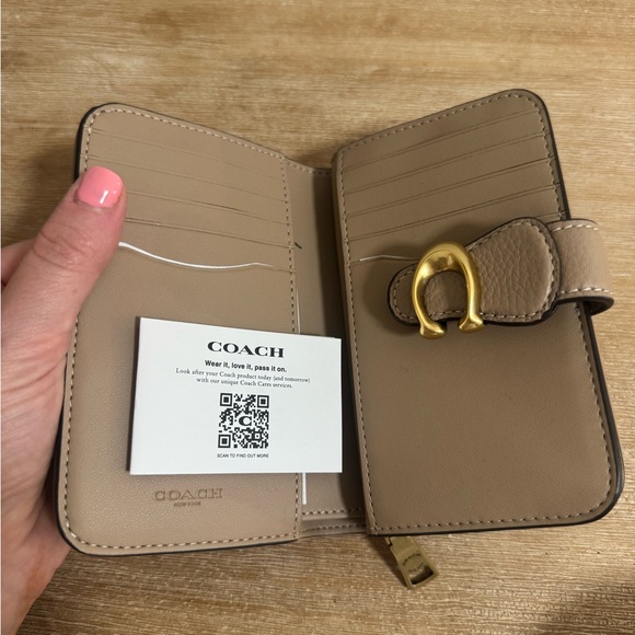 Coach Women’s Polished Pebble Leather Tabby Medium Wallet - Picture 7 of 7